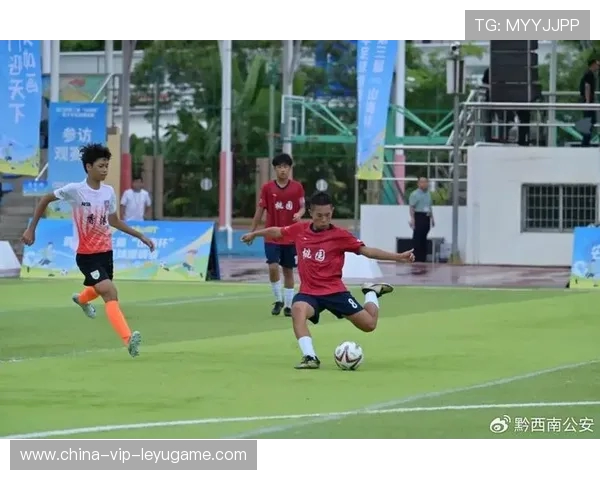 榕江逐梦小将首战京城百队杯：以球会友，山村少年逐梦绿茵场